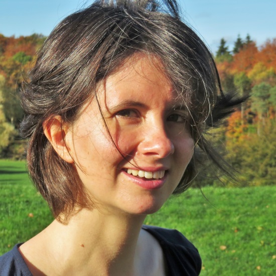 Dr Lotte Hollands